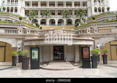 1881 Heritage Luxury Shopping plaza an einem sonnigen Tag in Tsim Sha Tsui. Hongkong - 29. August 2023 Stockfoto