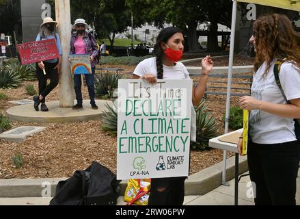 Hunderte junger Angelenos bereiten sich darauf vor, sich zu versammeln und auf den Straßen zu marschieren, um sich anderen auf der ganzen Welt in einem globalen Klimaangriff anzuschließen, einem Aktionstag gegen die Klimaunfähigkeit in Los Angeles City Hall South am Freitag, den 15. September 2023. Der erste globale Klimaangriff fand im September 2019 statt, inspiriert von der schwedischen Aktivistin Greta Thunberg, die mit der Schulabschaltung und dem Protest vor dem schwedischen parlament begann, politische Maßnahmen zu fordern. Laut Wissenschaftlern am Goddard Institute of Space Studies der NASA war dieser Sommer der heißeste seit den weltweiten Aufzeichnungen im Jahr 1880. Foto von Jim Ruymen/UPI Stockfoto