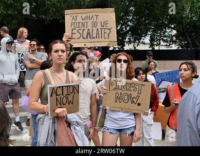 Hunderte junger Angelenos bereiten sich darauf vor, sich zu versammeln und auf den Straßen zu marschieren, um sich anderen auf der ganzen Welt in einem globalen Klimaangriff anzuschließen, einem Aktionstag gegen die Klimaunfähigkeit in Los Angeles City Hall South am Freitag, den 15. September 2023. Der erste globale Klimaangriff fand im September 2019 statt, inspiriert von der schwedischen Aktivistin Greta Thunberg, die mit der Schulabschaltung und dem Protest vor dem schwedischen parlament begann, politische Maßnahmen zu fordern. Laut Wissenschaftlern am Goddard Institute of Space Studies der NASA war dieser Sommer der heißeste seit den weltweiten Aufzeichnungen im Jahr 1880. Foto von Jim Ruymen/UPI Stockfoto