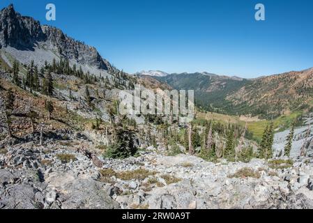 Die wunderschöne Landschaft und zerklüftete Wildnis der Trinity Alps Wildnis in Nordkalifornien, USA. Stockfoto