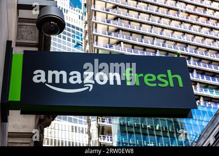 London, Großbritannien. September 2023. Das Amazon Fresh Logo ist in der City of London, dem Finanzviertel der Hauptstadt, zu sehen. Quelle: SOPA Images Limited/Alamy Live News Stockfoto