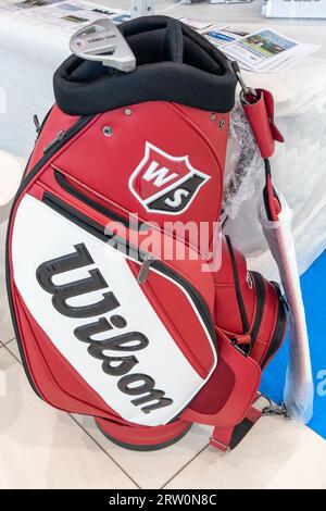 Bordeaux, Frankreich - 09 12 2023 : wilson-Logo-Zeichen und Markentext für Golftasche sportlich Stockfoto