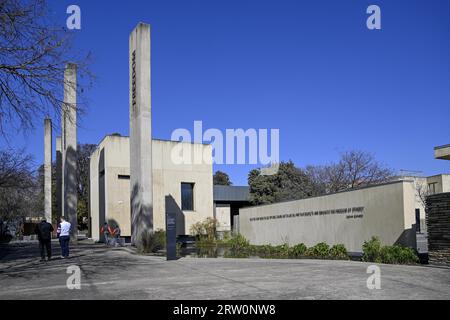 Außenansicht des Apartheid-Museums, Gold Reef City, Johannesburg, Provinz Gauteng, Südafrika Stockfoto