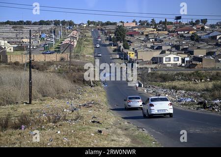 Straßenszene im ehemaligen Township Soweto, Johannesburg, Provinz Gauteng, Südafrika Stockfoto