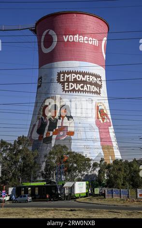 Einer der Orlando Towers des Orlando Power Station, stillgelegtes Kohlekraftwerk, Soweto, Township, Johannesburg, Gauteng Province, Süden Stockfoto