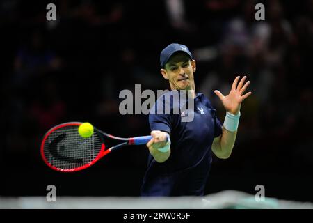 Manchester, Großbritannien. September 2023. Andy Murray aus Großbritannien trifft den Schweizer Leandro Riedi beim Davis-Cup-Spiel zwischen Großbritannien und der Schweiz in Manchester, Großbritannien, am 15. September 2023. Quelle: Jon Super/Xinhua/Alamy Live News Stockfoto