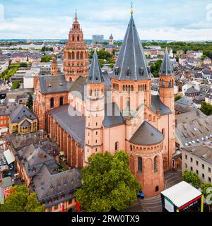 Mainzer Dom Antenne Panoramablick, auf dem Marktplatz der Stadt Mainz in Deutschland Stockfoto