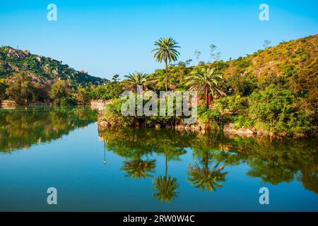 Mount Abu und Nakki See mit Panoramablick. Mount Abu ist eine Bergstation im Bundesstaat Rajasthan in Indien. Stockfoto
