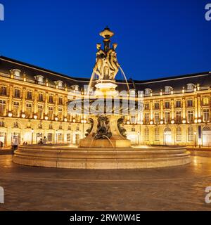 Brunnen der drei Grazien auf dem Place de la Bourse in Bordeaux, Frankreich Stockfoto