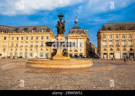 Brunnen der drei Grazien auf dem Place de la Bourse in Bordeaux, Frankreich Stockfoto