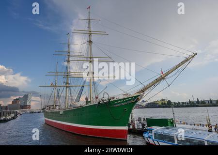 Hamburg, Deutschland - 17. Juni 2023: Rickmer Rickmers Historisches Museum Segelschiff auf der Elbe. Stockfoto
