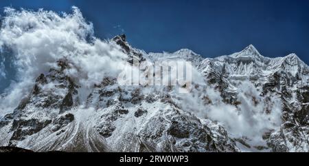 Malerische Panorama der majestätischen Berg Wand des Kanchenjunga im Himalaya, Nepal Stockfoto