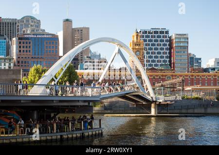 Melbourne, Australien, Januar 26, Melbournes berühmte Skyline von Southbank in Richtung Flinders St Station am 26. Januar 2015 Stockfoto