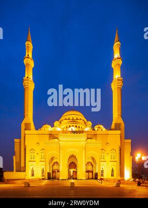 Die Al Noor Moschee ist einer der wichtigsten Moschee befindet sich auf der Khaled Lagune am Buhaira Corniche in Sharjah, VAE Stockfoto