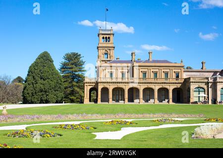 Das Gelände des Werribee Mansion an einem klaren Frühlingstag in Werribee, Victoria, Australien Stockfoto