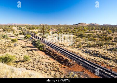 Die berühmte Ghan Railway in der Nähe von Alice Springs erstreckt sich bis hin zu Darwin im Northern Territory, Australien Stockfoto