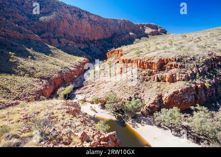 Die beeindruckende Aussicht auf Ormiston Gorge in den West MacDonnell Ranges im Northern Territory, Australien Stockfoto