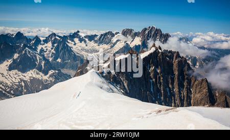 Mont Blanc oder Monte Bianco Bedeutung Weißen Berg ist der höchste Berg in den Alpen und in Europa, zwischen Frankreich und Italien Stockfoto