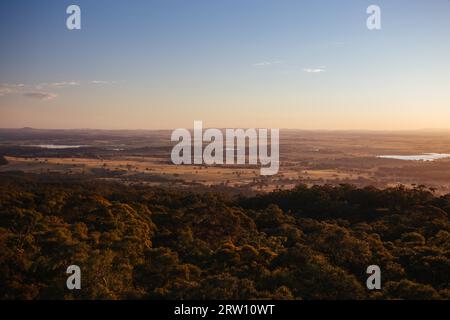 Ein Blick vom Mt Tarrengower auf die Moolort Plains bei Maldon in Victoria, Australien Stockfoto