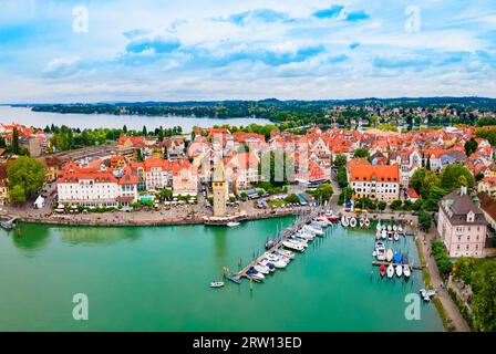 Lindau Luftpanorama. Lindau ist eine große Stadt und Insel am Bodensee oder Bodensee in Bayern, Deutschland. Stockfoto