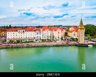 Lindau Luftpanorama. Lindau ist eine große Stadt und Insel am Bodensee oder Bodensee in Bayern, Deutschland. Stockfoto