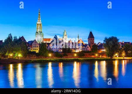 Metzgerturm, Ulmer Münster oder Ulmer Münster und Donau in der Ulmer Altstadt. Die Ulmer Münster-Kirche ist derzeit die höchste Kirche Stockfoto
