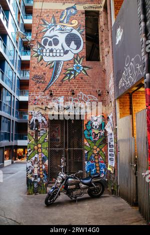 Melbourne, Australien, 31. Juli 2015: Street Art und Graffiti in AC DC Lane und Duckboard Place. Aufgenommen an einem Wintertag in Melbourne, Victoria Stockfoto