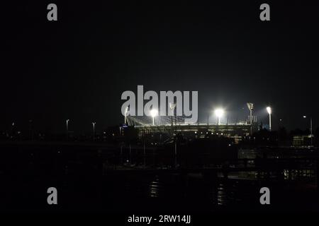 Melbourne, Australien, 24. April 2015: Melbourne Cricket Ground by Night Illuminated for a Match Stockfoto