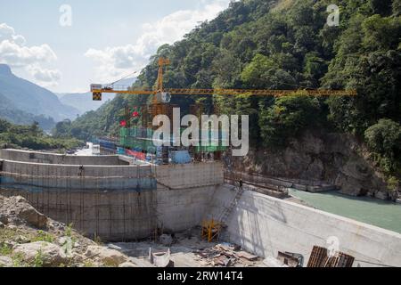 Bhulbhule, Nepal, 23. Oktober 2014: Baustelle des Wasserkraftprojekts Upper Marsyangdi in der Annapurna-Region Stockfoto