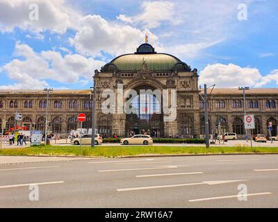 Nürnberg, Deutschland - 12. Juli 2021: Nürnberger Hauptbahnhof oder Hauptbahnhofgebäude. Es ist der Hauptbahnhof der Stadt Nürnberg i. Stockfoto