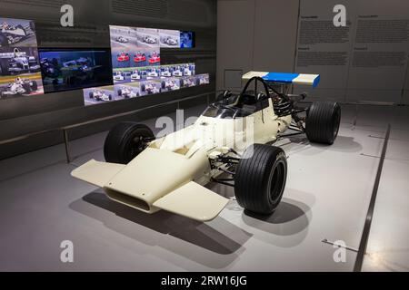 München, Deutschland - 08. Juli 2021: BMW Formula Car im BMW Museum Interior ist es ein Automobilmuseum der BMW Geschichte in der Nähe des Olympiaparks in Mun Stockfoto