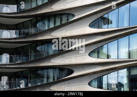 New York, USA - 22. Juli 2023: Ein Detail eines Gebäudes von Zaha Hadid, West Chelsea, New York. Stockfoto