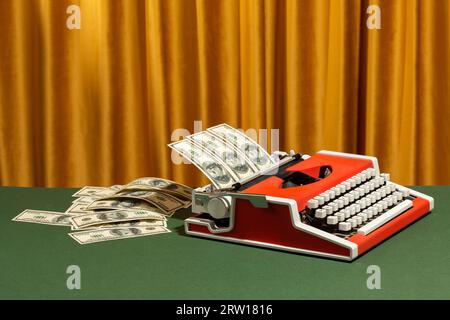 Dollar Werden In Retro-Schreibmaschinen Ausgegeben. Hochwertige Fotos Stockfoto