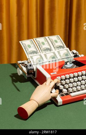 Dollar Werden In Retro-Schreibmaschinen Ausgegeben. Hochwertige Fotos Stockfoto