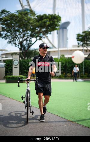 Singapur, Singapur. September 2023. BOTTAS Valtteri (FIN), Alfa Romeo F1 Team Stake C43, Portrait während des Formel 1 Singapore Airlines Grand Prix 2023, 15. Runde der Formel-1-Weltmeisterschaft 2023 vom 15. Bis 17. September 2023 auf dem Marina Bay Street Circuit, in Singapur - Foto Florent Gooden/DPPI Credit: DPPI Media/Alamy Live News Stockfoto