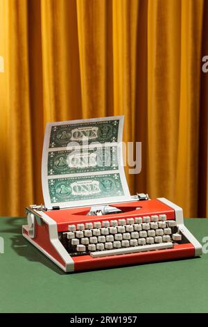 Dollar Werden In Retro-Schreibmaschinen Ausgegeben. Hochwertige Fotos Stockfoto