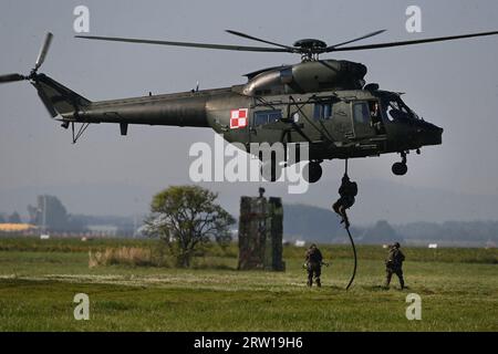 Mosnov, Tschechische Republik. September 2023. Erster Tag der NATO-Tage in Ostrava und der Tage der tschechischen Luftwaffe, größte Sicherheitsmesse in Europa auf dem Flughafen Mosnov, Tschechische Republik, 16. September 2023. Abgebildet: 25. Luftkavellenbrigade, POL. Quelle: Jaroslav Ozana/CTK Photo/Alamy Live News Stockfoto