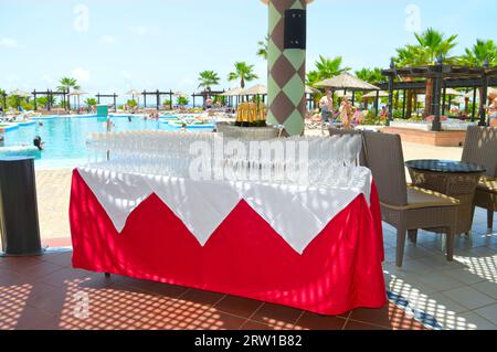 Prosecco in der Poolbar des RIU Touareg Hotels in Kap verde Stockfoto