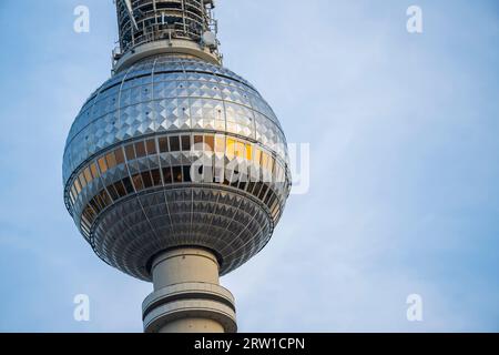 Detail der Spitze des Berliner Fernsehturms Stockfoto