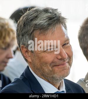 30.06.2023, Deutschland, Bremen, Bremerhaven - Bundesminister für Wirtschaft und Klimaschutz Robert Habeck (Buendnis 90/die Grünen) auf der Stockfoto