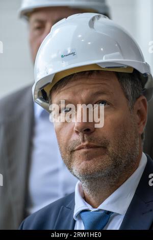 30.06.2023, Deutschland, Bremen, Bremerhaven - Bundesminister für Wirtschaft und Klimaschutz Robert Habeck (Buendnis 90/die Grünen) auf der Stockfoto