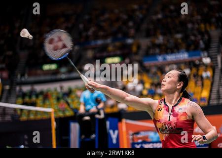 Hongkong, China. September 2023. Beiwen Zhang aus den USA wurde im Viertelfinale von Womenís gegen Akane Yamaguchi aus Japan am vierten Tag der VICTOR Hong Kong Open Badminton Championships 2023 im Hong Kong Coliseum in Aktion gesehen. Endstand Japan 2:0 USA. Quelle: SOPA Images Limited/Alamy Live News Stockfoto