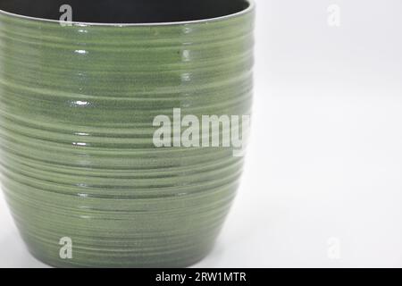 Nahaufnahme eines keramischen Blumentopfes. Stockfoto