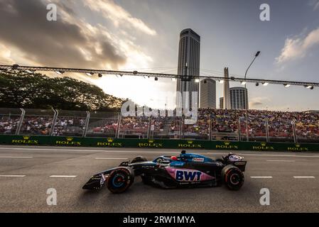 Singapur, Singapur. September 2023. Esteban Ocon (FRA) Alpine F1 Team A523. 16.09.2023. Formel-1-Weltmeisterschaft, Rd 16, Singapur Grand Prix, Marina Bay Street Circuit, Singapur, Qualifikationstag. Auf dem Foto sollte Folgendes stehen: XPB/Press Association Images. Quelle: XPB Images Ltd/Alamy Live News Stockfoto