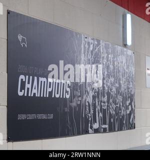 Derby, Großbritannien. September 2023. Schilder in der West-Standhalle erinnern an frühere Erfolge vor dem Spiel der EFL Sky Bet League 1 zwischen Derby County und Portsmouth im Pride Park Stadium, Derby, England am 16. September 2023. Foto von Stuart Leggett. Nur redaktionelle Verwendung, Lizenz für kommerzielle Nutzung erforderlich. Keine Verwendung bei Wetten, Spielen oder Veröffentlichungen eines einzelnen Vereins/einer Liga/eines einzelnen Spielers. Credit: UK Sports Pics Ltd/Alamy Live News Stockfoto