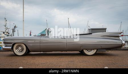 Lelystad, Niederlande, 18.06.2023, Seitenansicht der Vintage Cadillac Serie 6200 von 1959 beim National Oldtimer Day Stockfoto