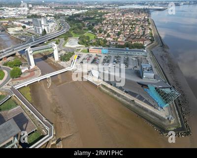 Hochauflösende Drohnenansicht von Hull, dem Hafengebiet am britischen Ufer Stockfoto