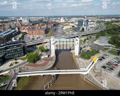 Hochauflösende Drohnenansicht von Hull, dem Hafengebiet am britischen Ufer Stockfoto