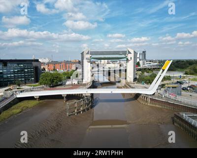 Hochauflösende Drohnenansicht von Hull, dem Hafengebiet am britischen Ufer Stockfoto