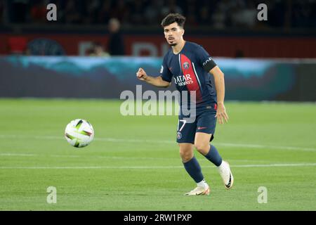 Paris, Frankreich. September 2023. Vitinha von PSG während des Ligue-1-Fußballspiels der französischen Meisterschaft zwischen Paris Saint-Germain und OGC Nizza am 15. September 2023 im Parc des Princes Stadion in Paris, Frankreich - Foto Jean Catuffe/DPPI Credit: DPPI Media/Alamy Live News Stockfoto